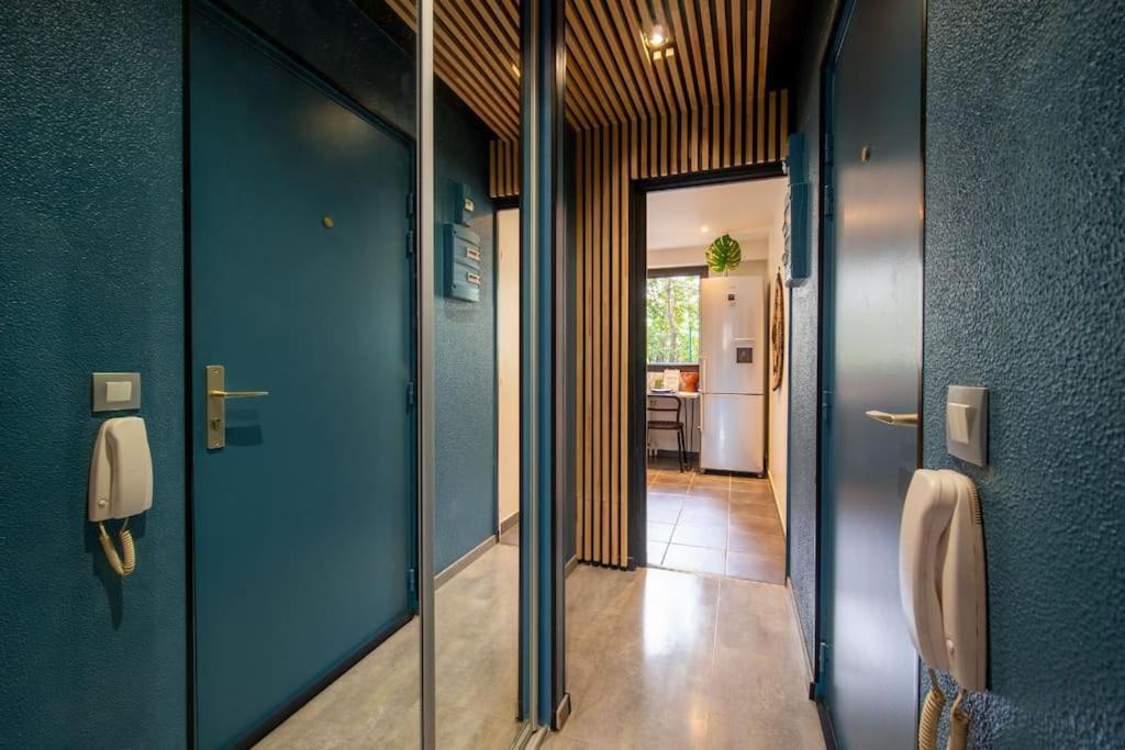 Air-Conditioned Apartment With Private Parking Марсель Экстерьер фото