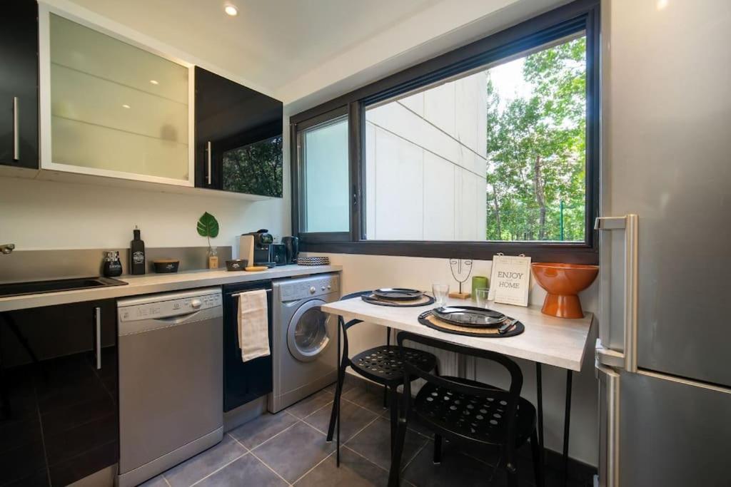 Air-Conditioned Apartment With Private Parking Марсель Экстерьер фото