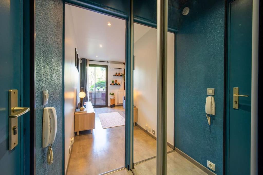 Air-Conditioned Apartment With Private Parking Марсель Экстерьер фото