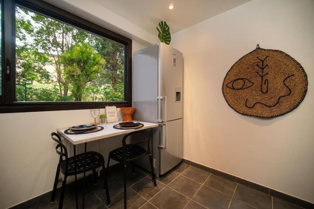 Air-Conditioned Apartment With Private Parking Марсель Экстерьер фото